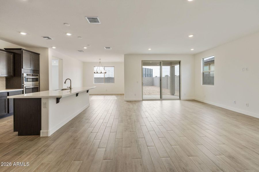 KITCHEN / GREAT ROOM