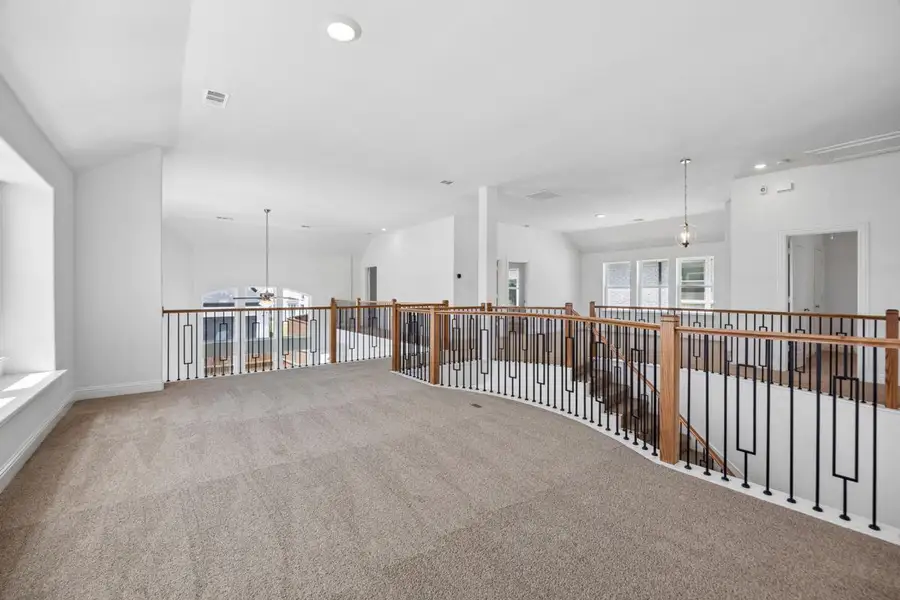Spacious, unfurnished interior of a new home in Edgewater, Fate (Image 19).