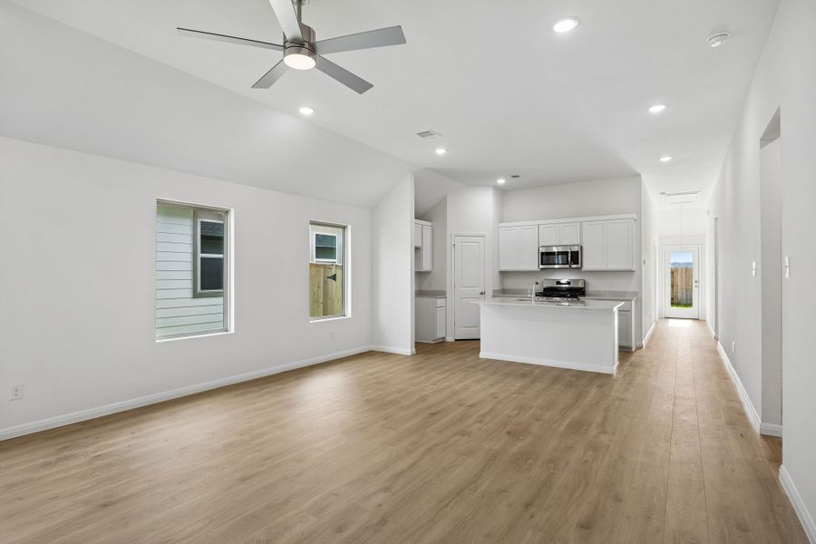 Spacious, unfurnished interior of a new home in Riviera Pines, Huffman (Image 16).