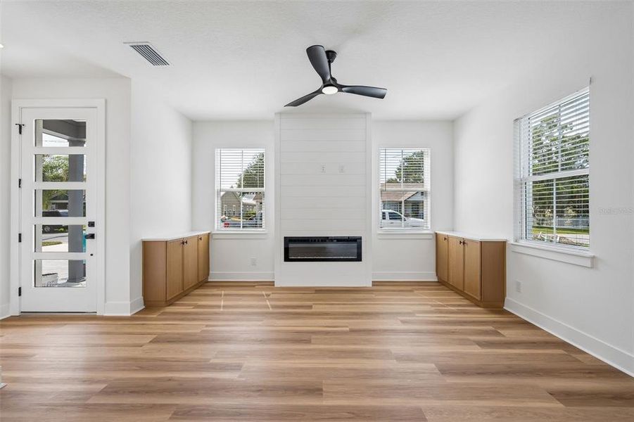 Spacious, unfurnished interior of a new home in , Orlando (Image 18).