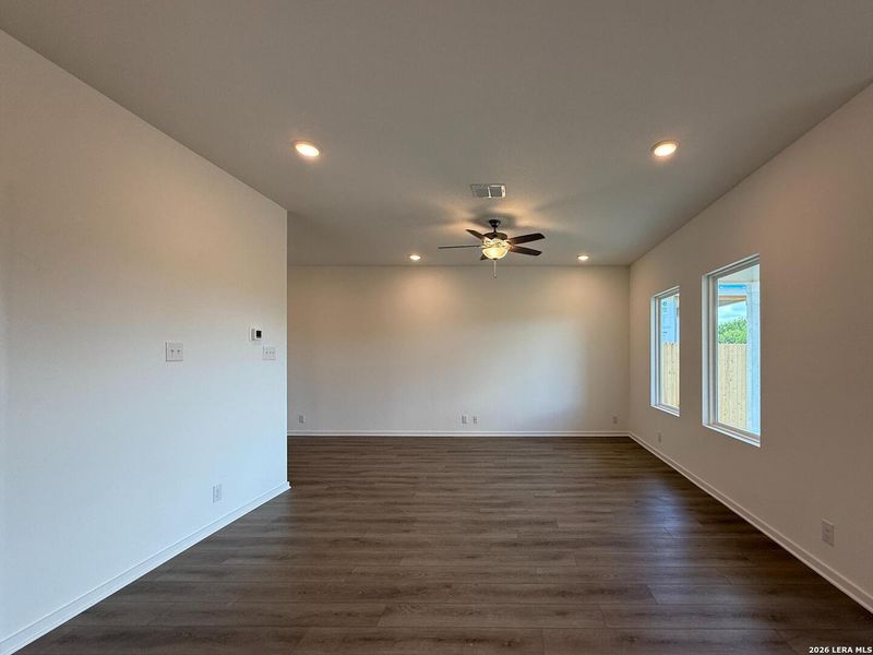 Spacious, unfurnished interior of a new home in Hennersby Hollow, San Antonio (Image 16). Spacious, unfurnished interior of a new home in Hennersby Hollow, San Antonio (Image 16).