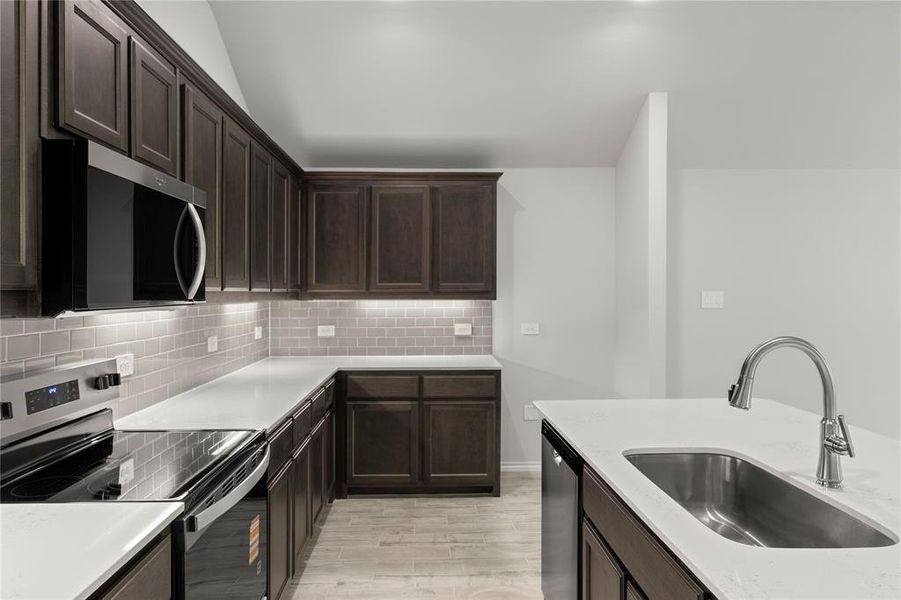 12. 1405 Hillbrook - Kitchen (3) 12. 1405 Hillbrook - Kitchen (3)