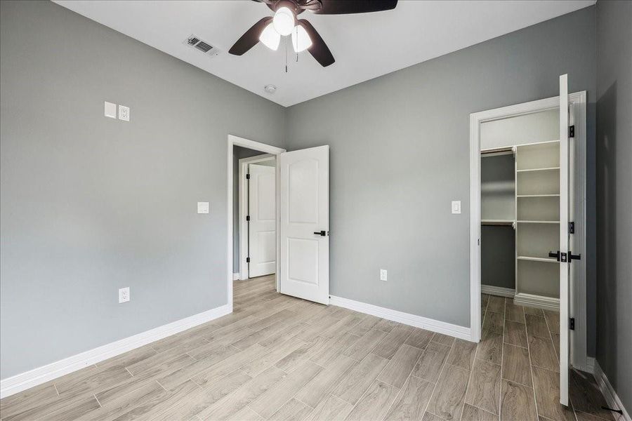 Spacious, unfurnished interior of a new home in , Beaumont (Image 12).