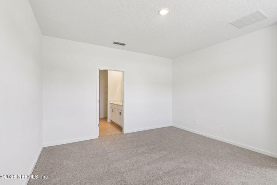 Spacious, unfurnished interior of a new home in Kings Preserve, Jacksonville (Image 19).