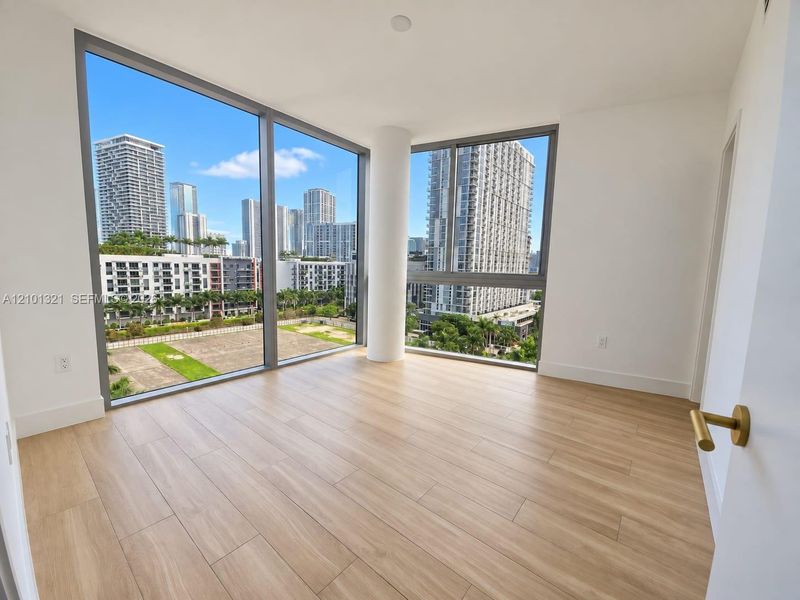 Spacious, unfurnished interior of a new home in , Miami (Image 16).