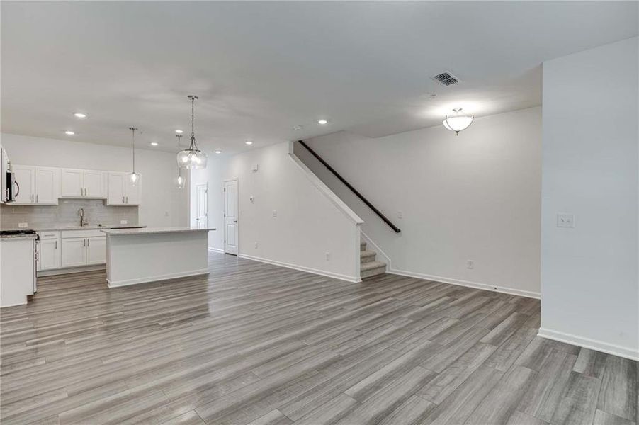 Spacious, unfurnished interior of a new home in Laurelwood, Douglasville (Image 8).