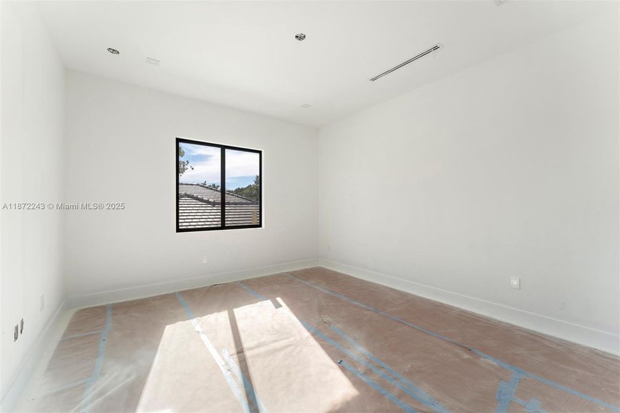Spacious, unfurnished interior of a new home in , Miami (Image 12).
