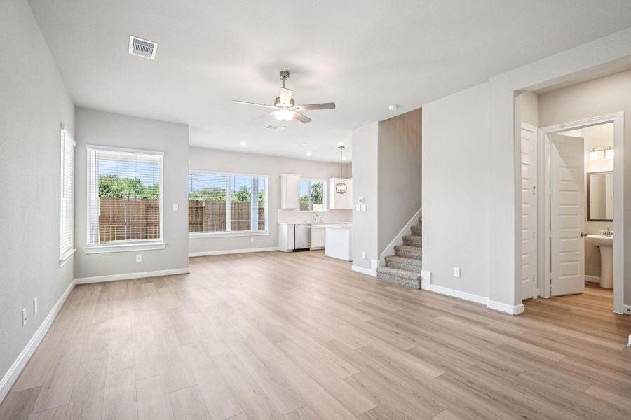 Spacious, unfurnished interior of a new home in Kemah Crossing - Luxe Series, Kemah (Image 20).