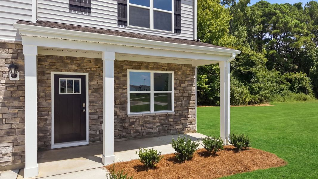 Exterior details and patio area of a home in Villa Grande, Winterville (Image 3).