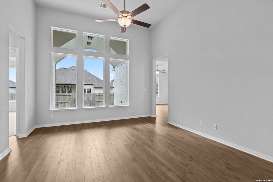 Spacious, unfurnished interior of a new home in Buffalo Crossing, Cibolo (Image 24).