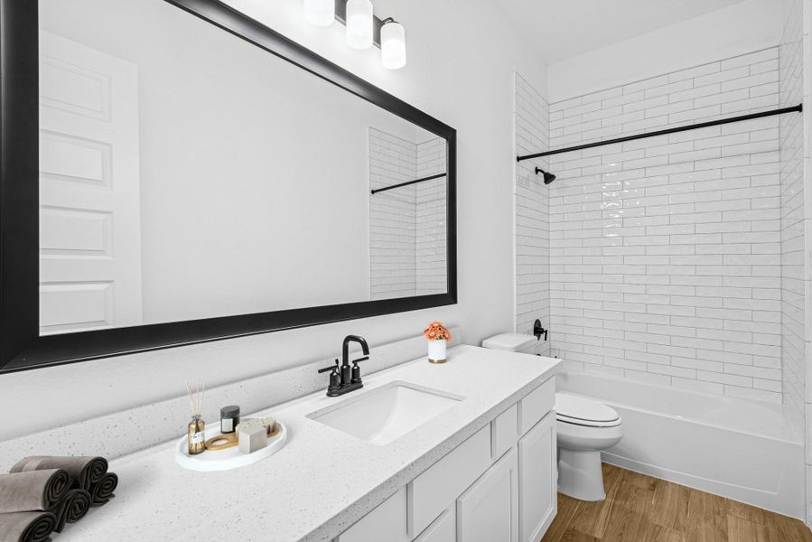 Hall bath 2 (*Photo not of actual home and used for illustration purposes only.)