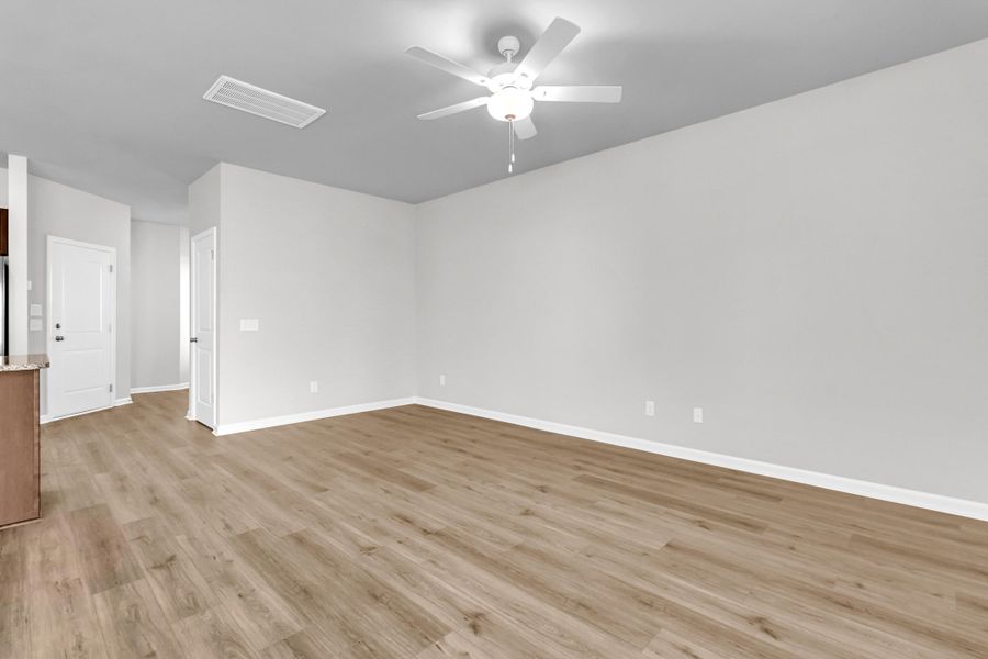 Spacious, unfurnished interior of a new home in Central Creek, Goose Creek (Image 48).