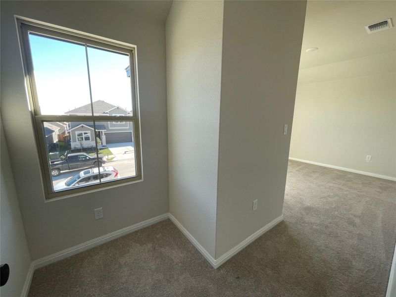Spacious, unfurnished interior of a new home in Covered Bridge, Hutto (Image 10).