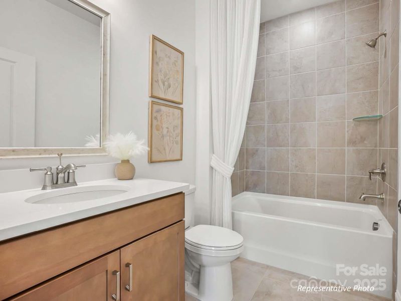 Shared bathroom for two secondary bedrooms Shared bathroom for two secondary bedrooms