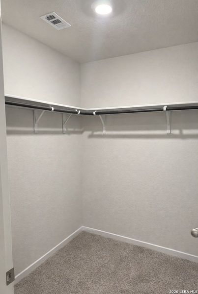 Spacious, unfurnished interior of a new home in Avenida, Converse (Image 17).