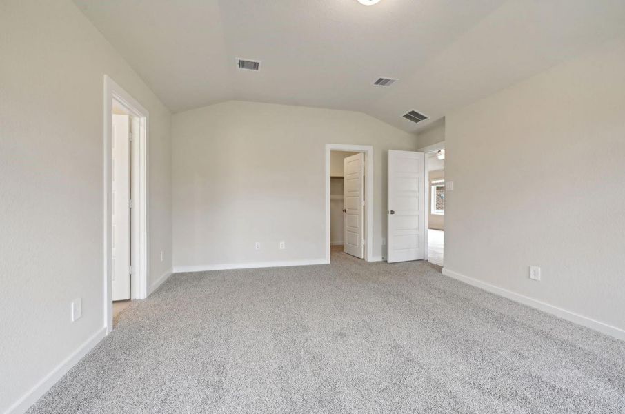 Spacious, unfurnished interior of a new home in , Conroe (Image 28).