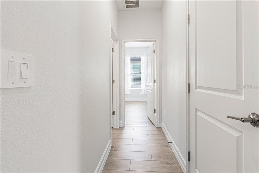 Spacious, unfurnished interior of a new home in Pearl Estates, Lutz (Image 27).