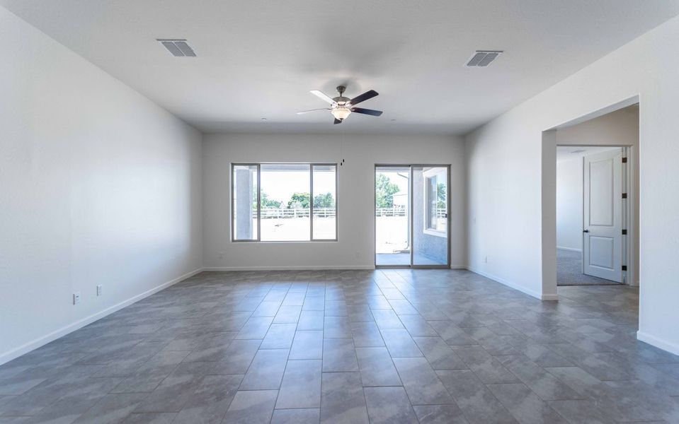 Spacious, unfurnished interior of a new home in Heritage Pointe, Chino Valley (Image 21).
