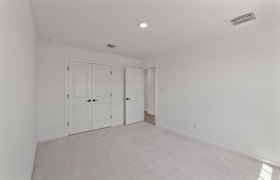 Spacious, unfurnished interior of a new home in Wolf Ranch, Georgetown (Image 13).