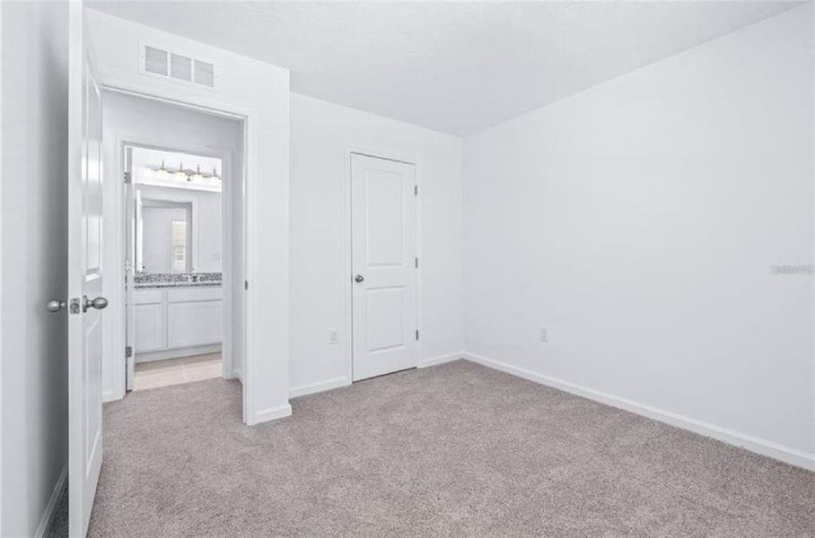 Spacious, unfurnished interior of a new home in , Davenport (Image 10).