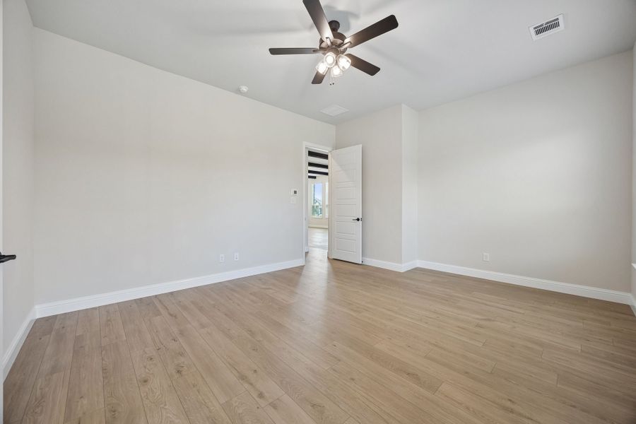 Spacious, unfurnished interior of a new home in Mayfield Farms, Arlington (Image 26).