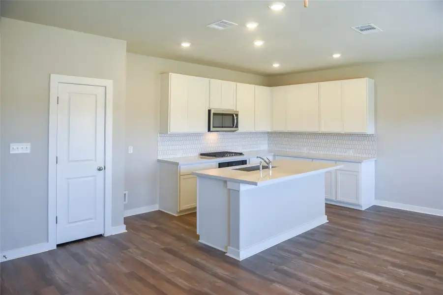 Beautiful finishes in Light & Bright Kitchen Beautiful finishes in Light & Bright Kitchen