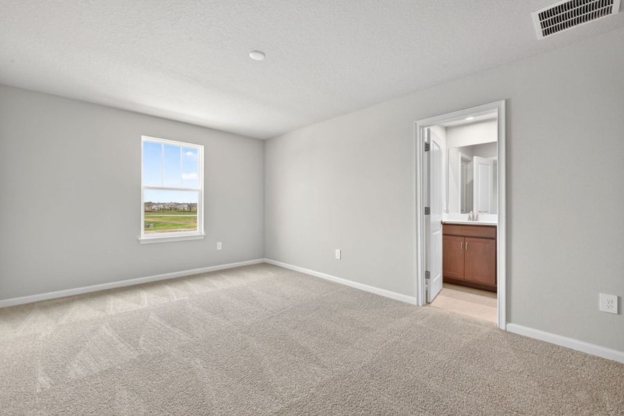 Spacious, unfurnished interior of a new home in Crosswind Ranch, Parrish (Image 11).