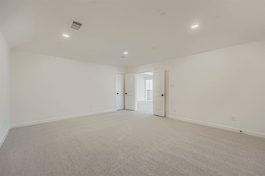 Spacious, unfurnished interior of a new home in BridgeWater 60s, Midlothian (Image 19).