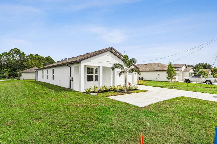 Spacious, unfurnished interior of a new home in , Port St. Lucie (Image 33).
