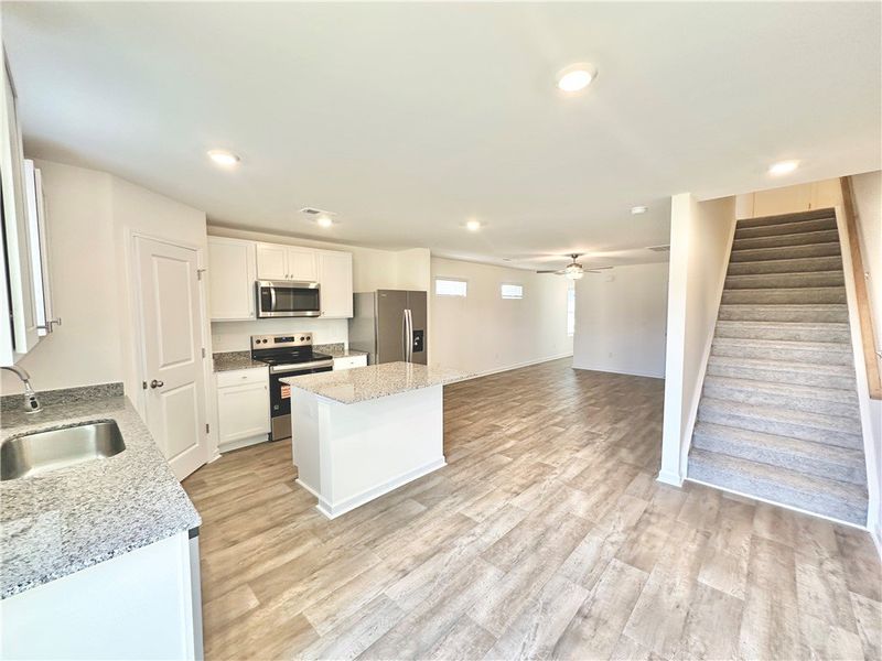 *Photo is from similar Palomino. Actual pics will *Photo is from similar Palomino. Actual pics will