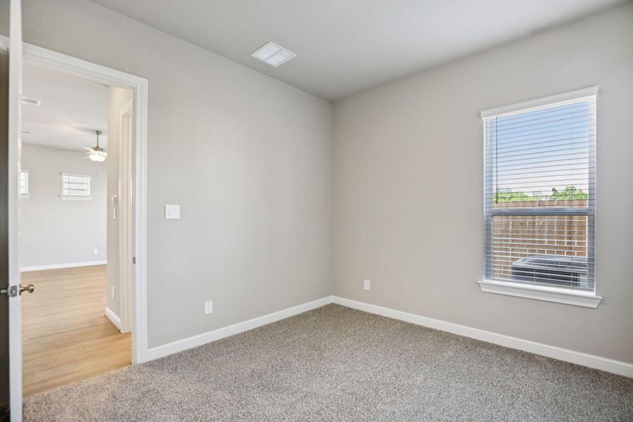 Spacious, unfurnished interior of a new home in Kemah Crossing - Luxe Series, Kemah (Image 23).