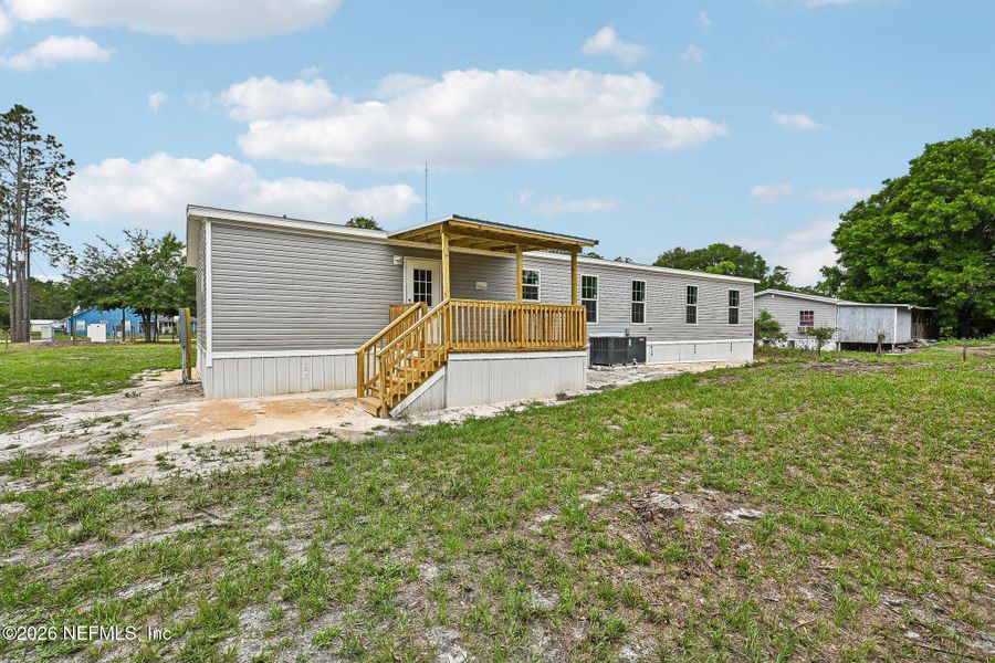 Exterior details and patio area of a home in , Starke (Image 22).