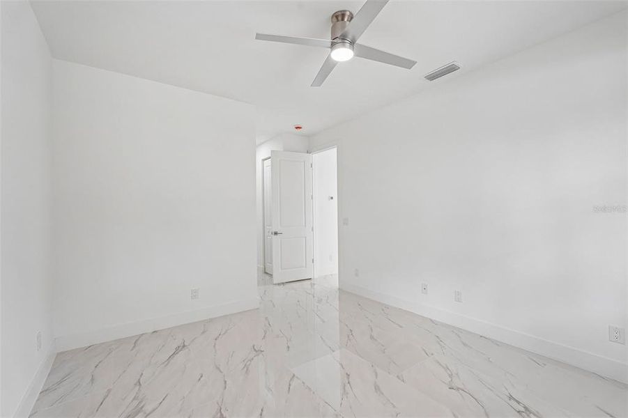 Spacious, unfurnished interior of a new home in , Port Charlotte (Image 14).