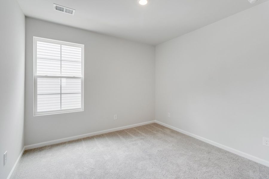 Spacious, unfurnished interior of a new home in Bluefield, Lexington (Image 29).