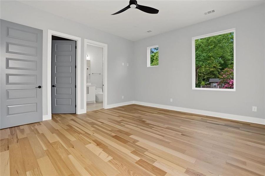 Spacious, unfurnished interior of a new home in , Marietta (Image 83).