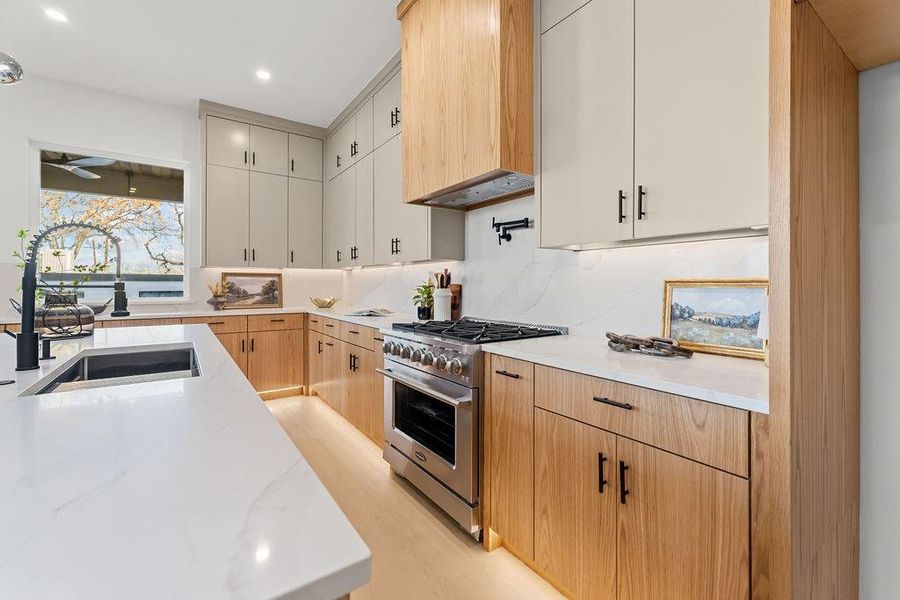 Furnished interior view inside a new home in , Dallas (Image 19).