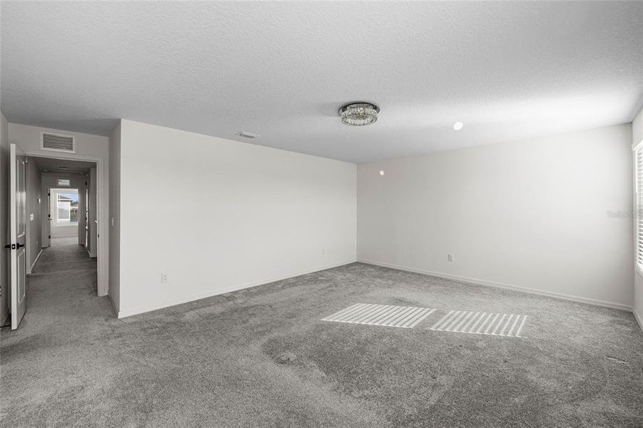 Spacious, unfurnished interior of a new home in Heron Bay, Palmetto (Image 35). Spacious, unfurnished interior of a new home in Heron Bay, Palmetto (Image 35).