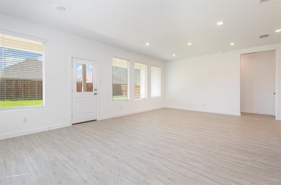 Spacious, unfurnished interior of a new home in , Princeton (Image 19).
