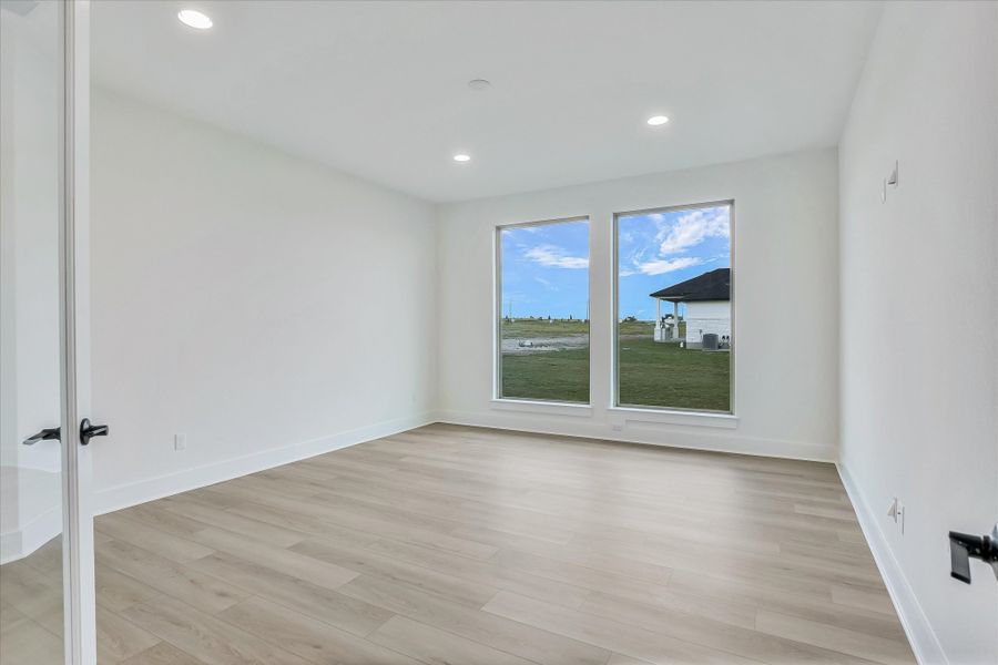 Representative unfurnished interior of a home built from the Bandera II by Giddens Homes in Whispering Wind, Bertram (Image 91).