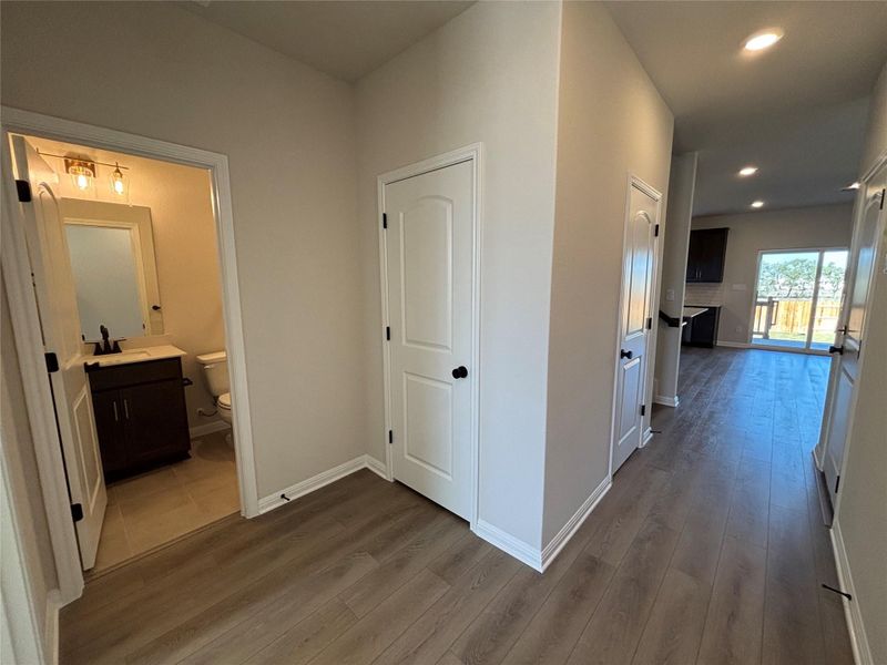 Spacious, unfurnished interior of a new home in Cannon Ranch 45s, Dripping Springs (Image 19).