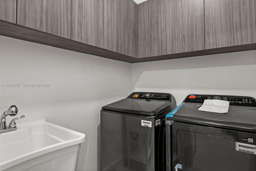 Close-up of interior finishes inside a home in , Lehigh Acres (Image 15).