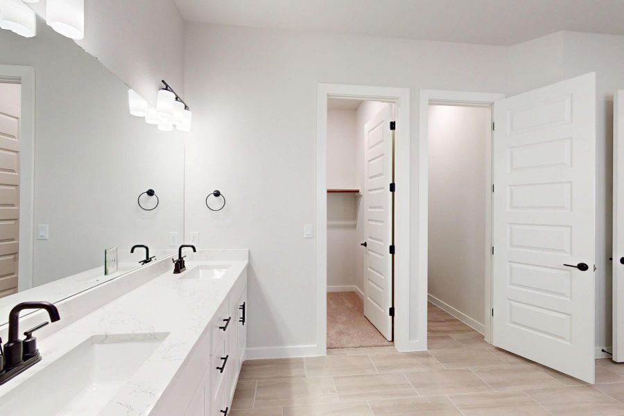 Furnished interior view inside a new home in Edgewood, Leander (Image 14).