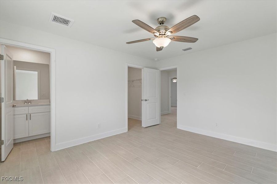 Spacious, unfurnished interior of a new home in Cape Coral, Cape Coral (Image 36).