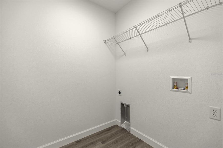 Spacious, unfurnished interior of a new home in , Dunnellon (Image 12).