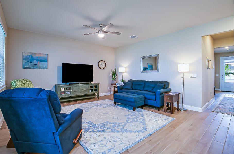8667 Dahlia CIR