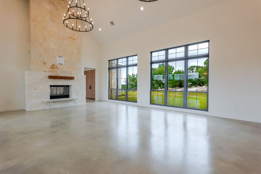 Spacious, unfurnished interior of a new home in Eagles Bluff, Weatherford (Image 25).