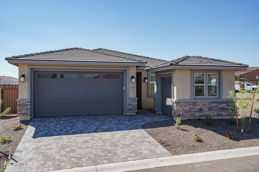 1) FRONT OF HOME 1) FRONT OF HOME