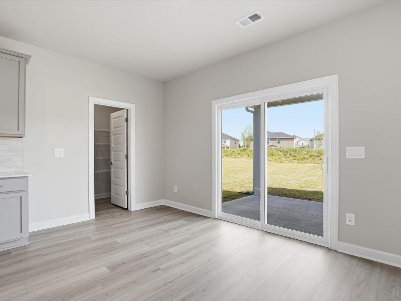 Spacious, unfurnished interior of a new home in Wexford Park, Fountain Inn (Image 12).