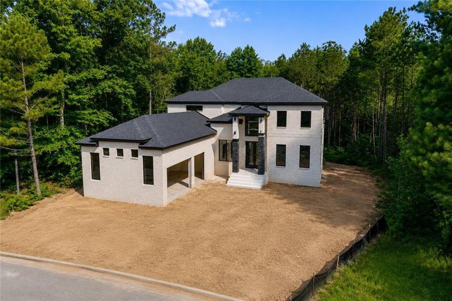 Exterior details and patio area of a home in , Fairburn (Image 4).