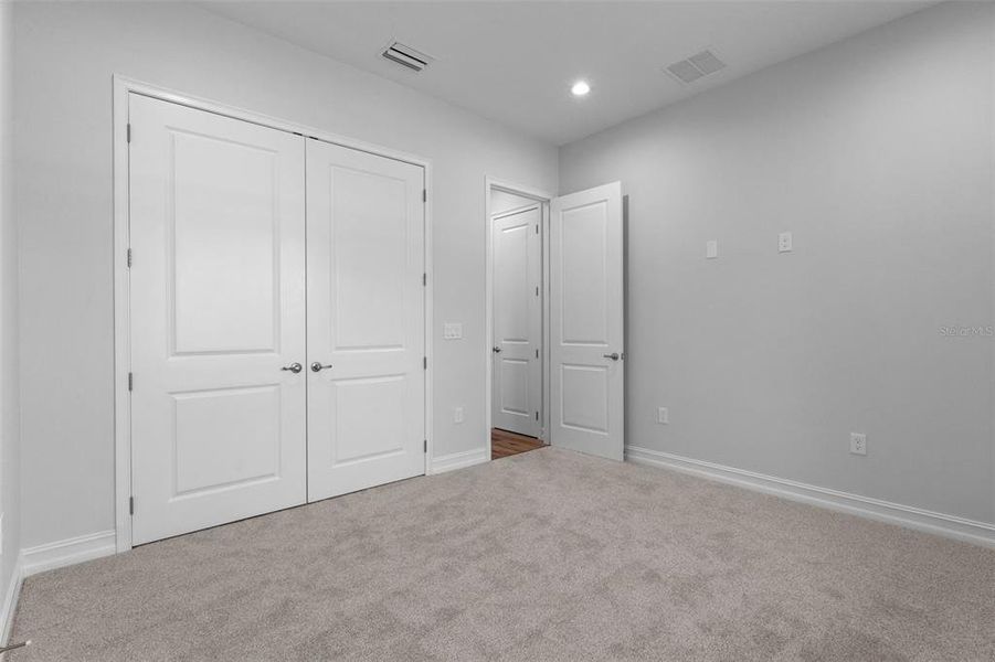 Spacious, unfurnished interior of a new home in Southern Hills Plantation, Brooksville (Image 35).